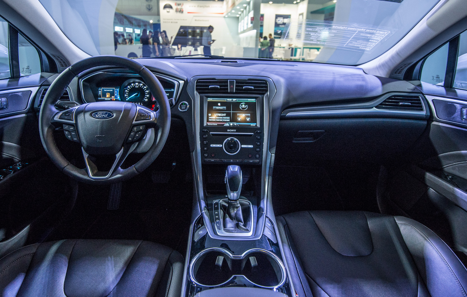2015 Ford Mondeo Hybrid 內裝 01.jpg