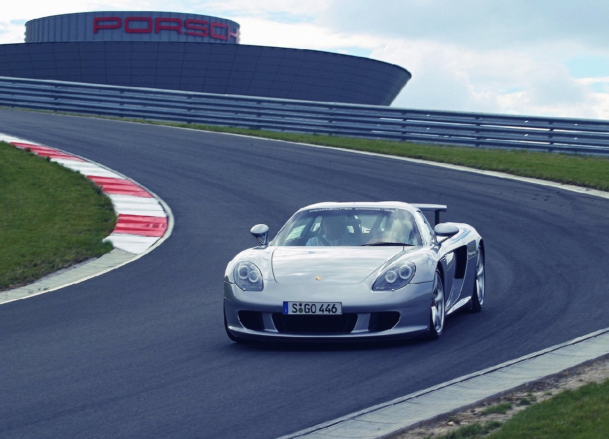 Porsche-Carrera_GT (3).jpg