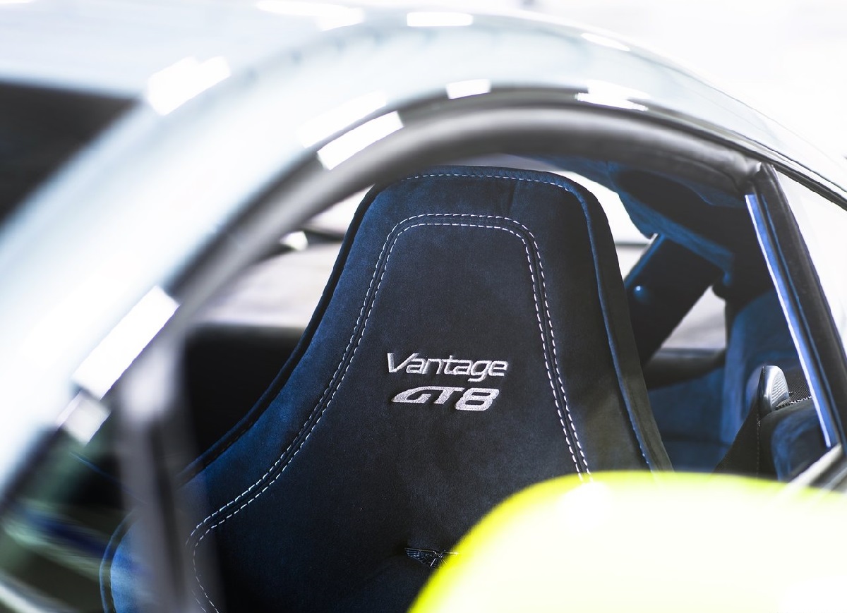 Aston_Martin-Vantage_GT8-2017 (8).jpg