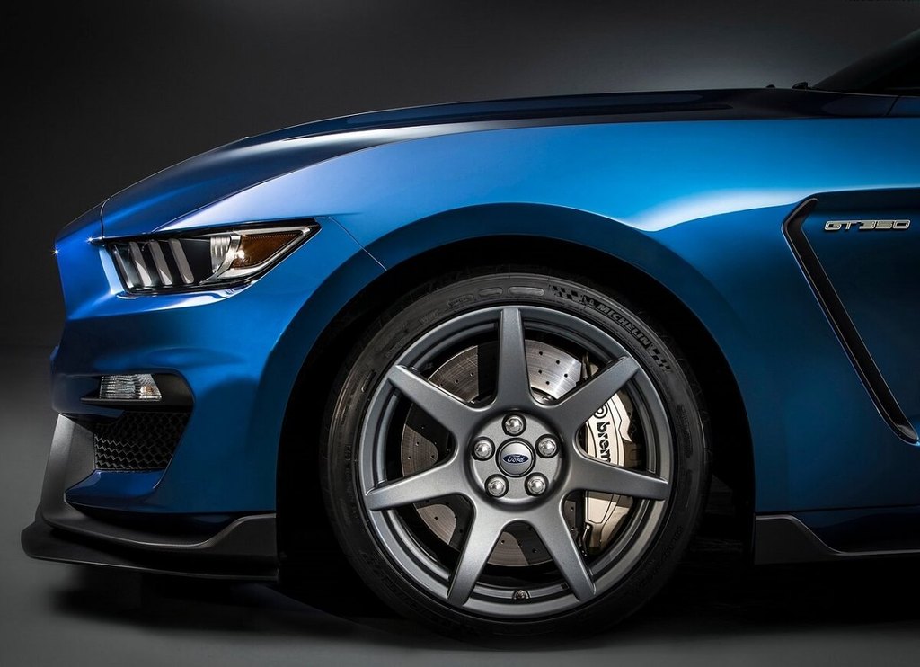 Ford-Mustang_Shelby_GT350R-2016-1.jpg