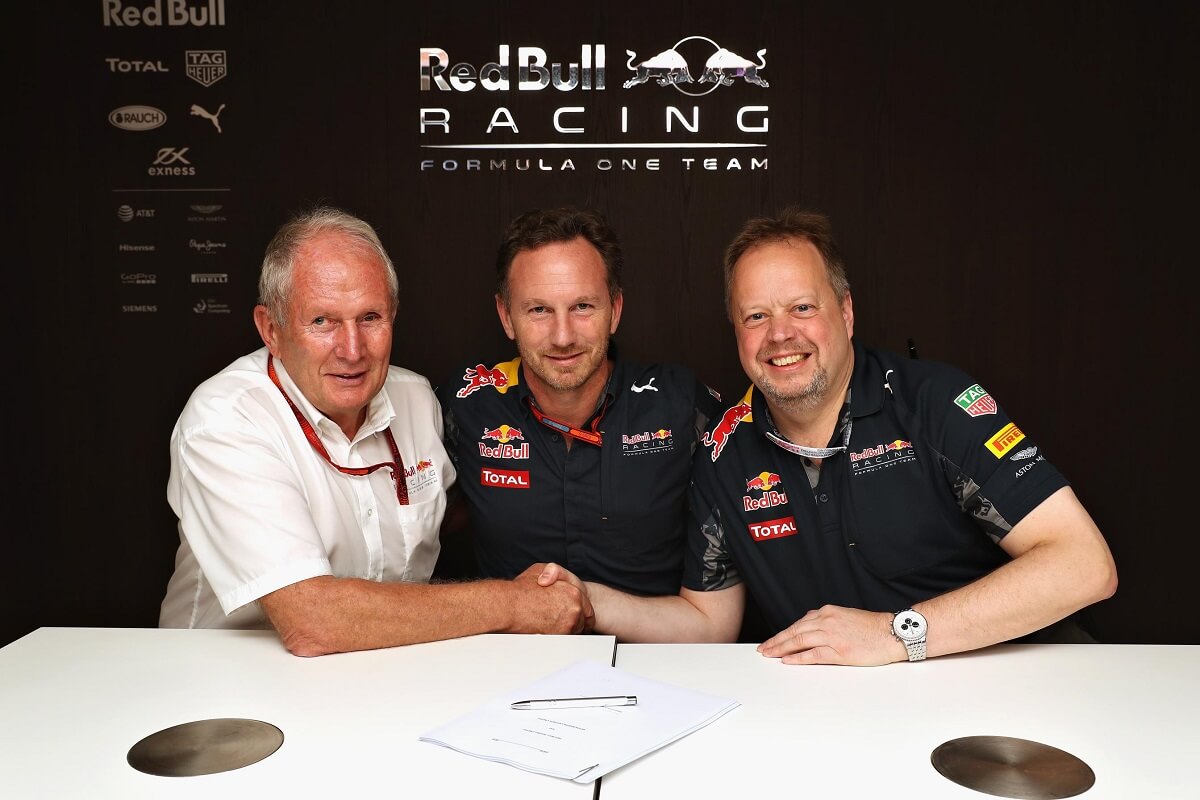 Aston Martin and Red Bull Racing extend Innovation Partnership into 2017_01.JPG