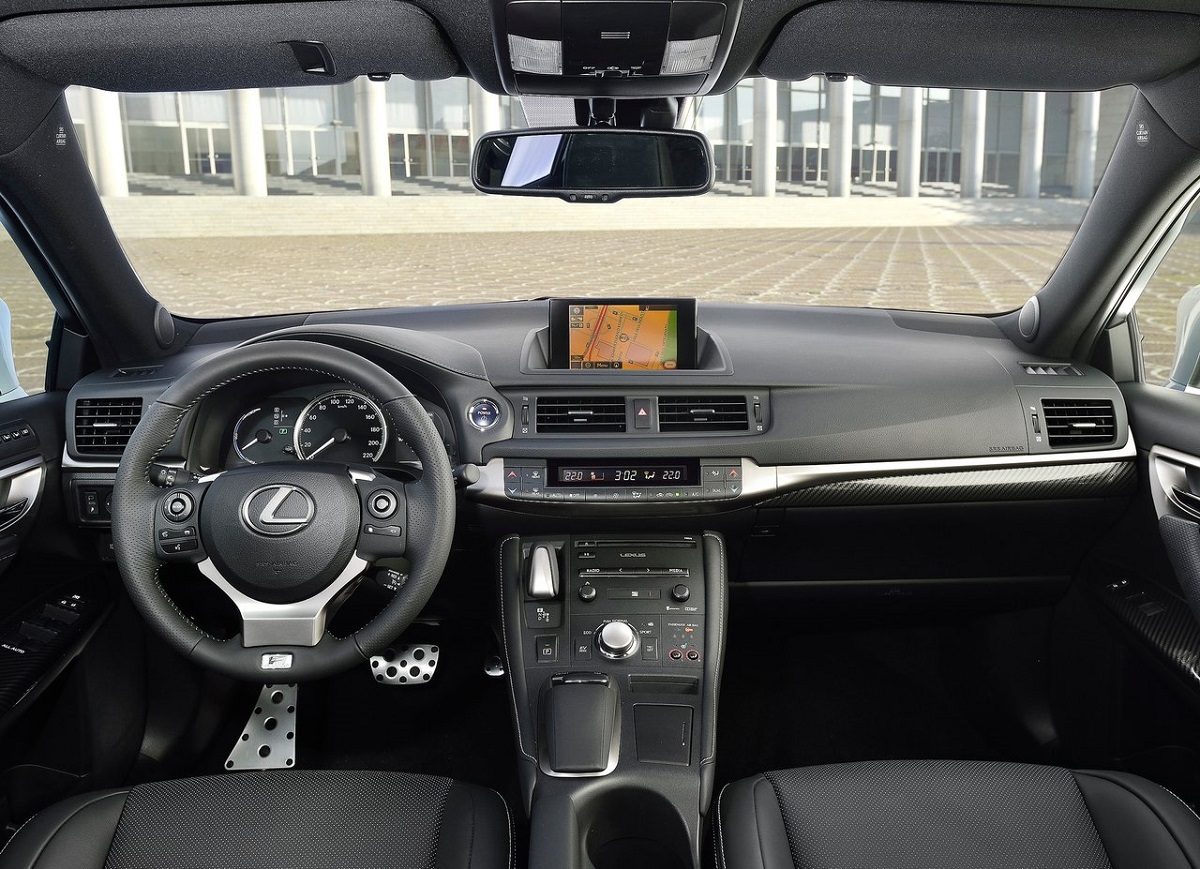 Lexus-CT_200h-2014.jpg