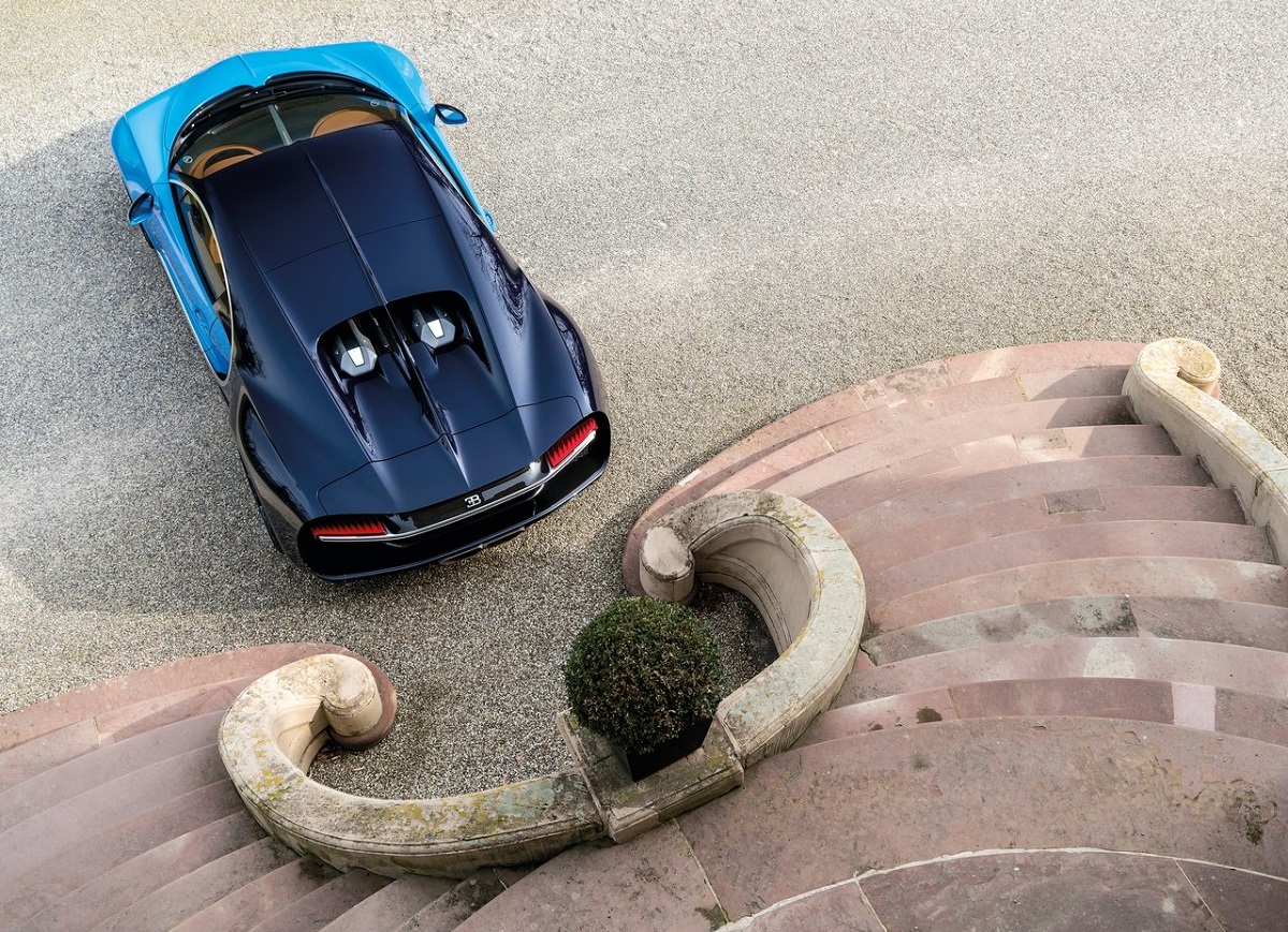Bugatti-Chiron-2017 (1).jpg