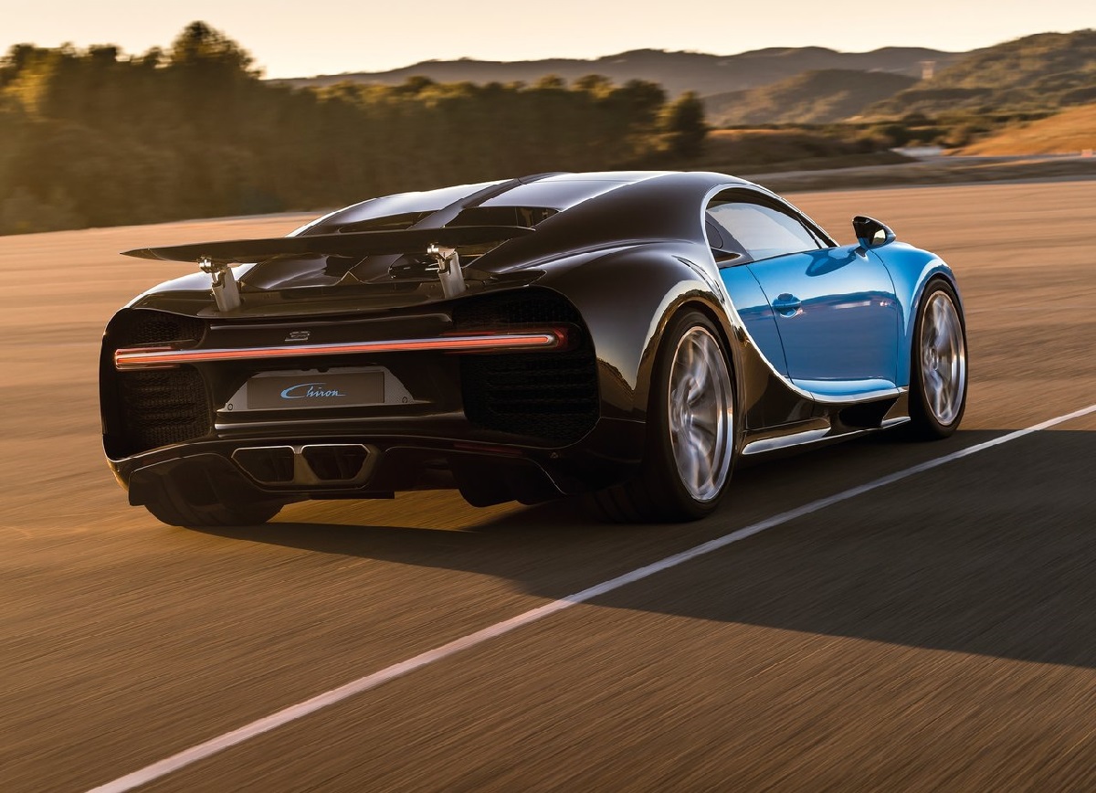 Bugatti-Chiron-2017 (5).jpg