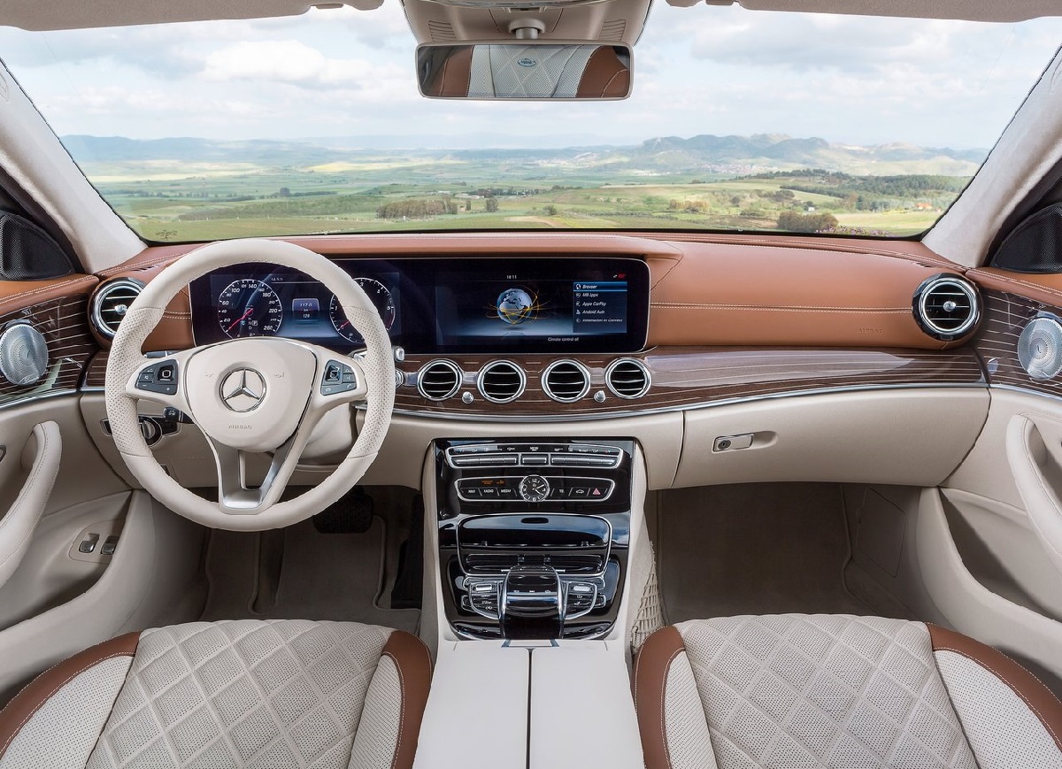 Mercedes-Benz-E-Class_Estate-2017 (1).jpg