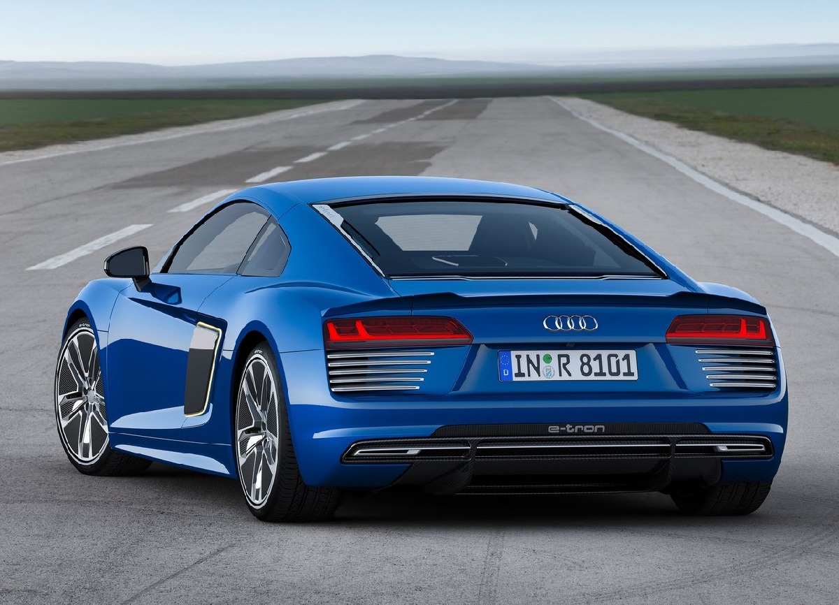 Audi-R8_ (3).jpg