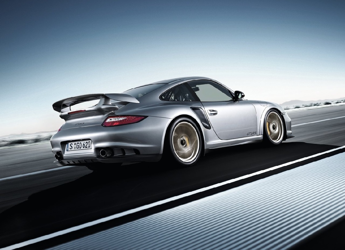 Porsche-911_GT2_RS_2011 (2).jpg