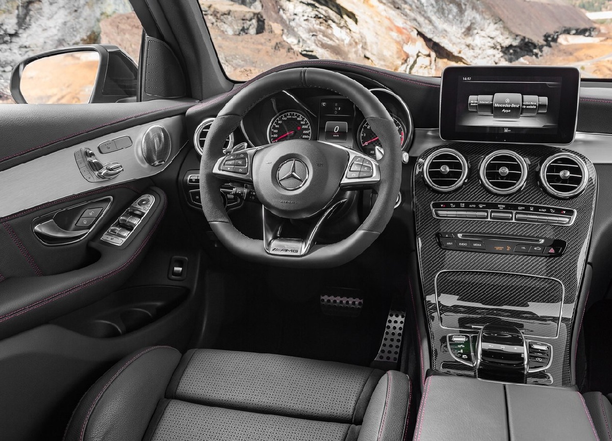 Mercedes-Benz-GLC43_AMG_4Matic_2017 3.jpg