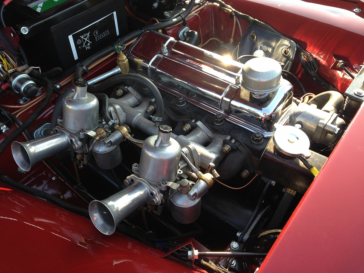 A-superbly-detailed-engine-bay-showing-period-trumpet-modifications-on-the-SU-carburettors_1200x900.jpg