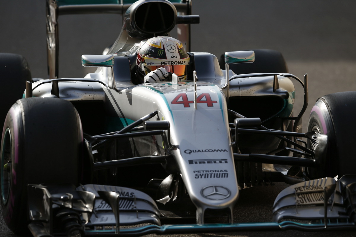 Lewis Hamilton於阿布達比站依舊出色，不僅奪得桿位，也以第一名完賽，並獲得2016年F1賽季的車手排名第二名.jpg