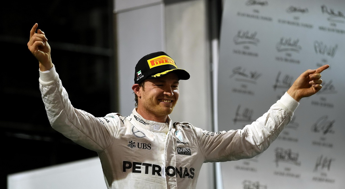 MERCEDES AMG PETRONAS 車手Nico Rosberg於阿布達比站獲得F1生涯首座年度車手冠軍.jpg