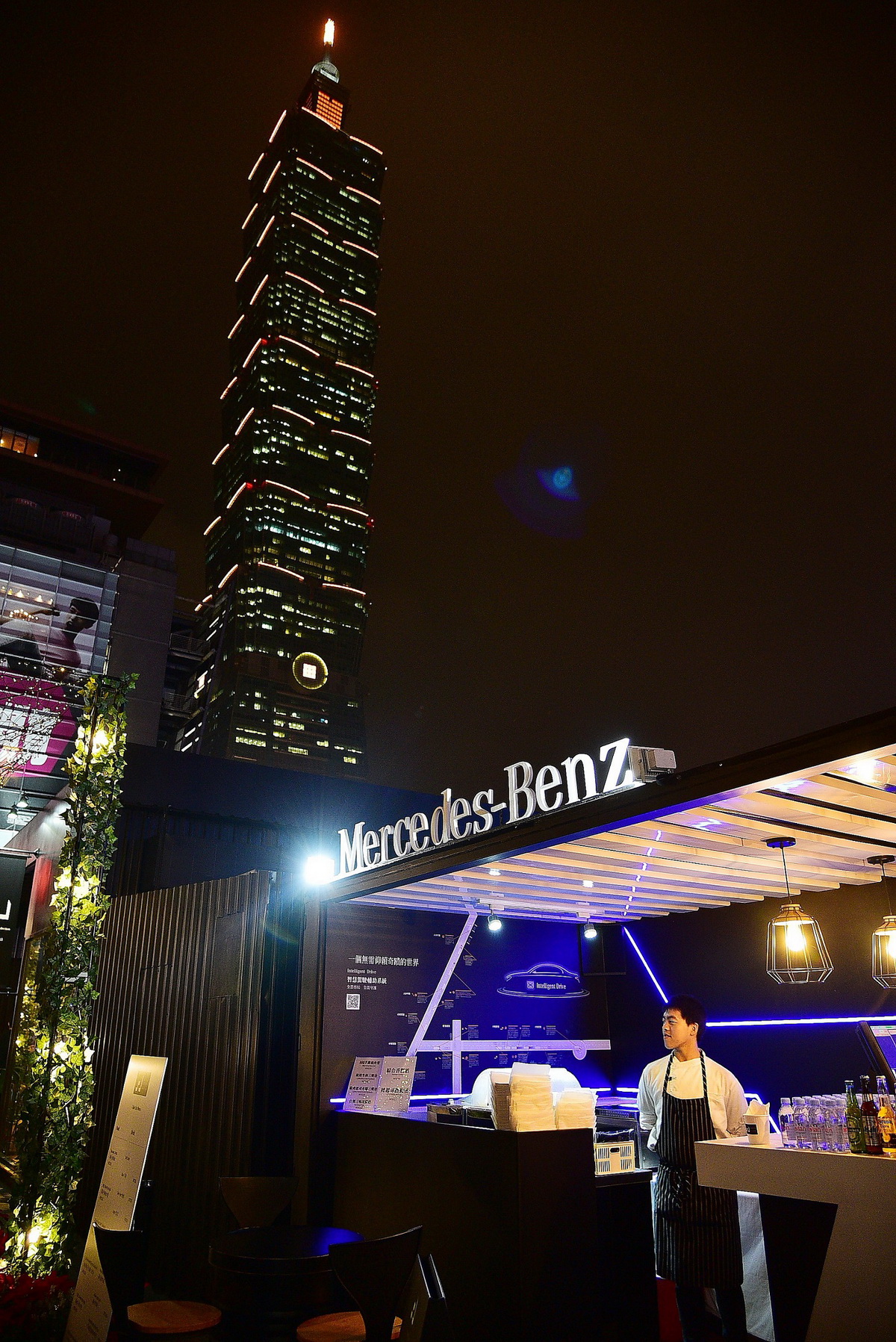 台灣賓士接軌全球潮流，在台北都心信義計劃商圈，以品牌為名打造數位新地標「Mercedes-Benz概念館」.JPG