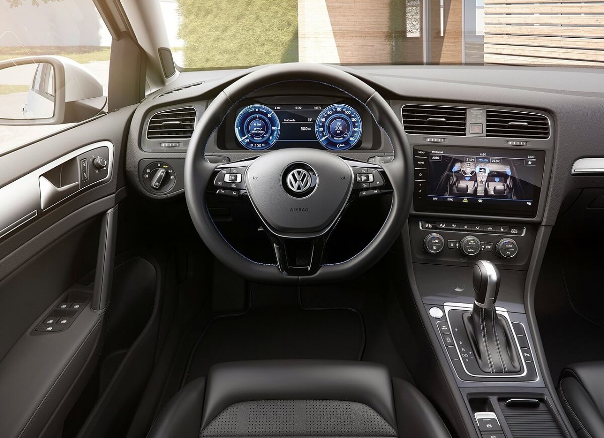 Volkswagen-e-Golf-2017 (2).jpg