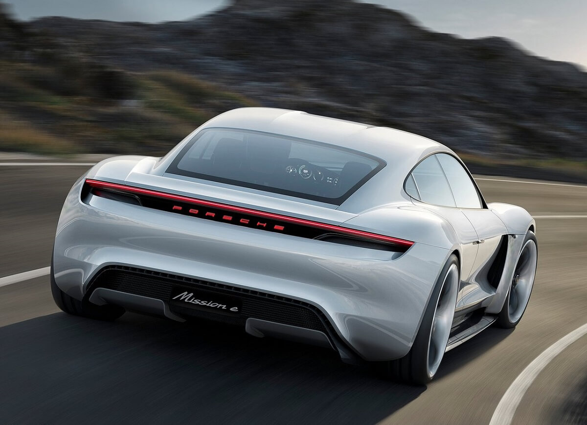 Porsche-Mission_E_Concept-2015 (2).jpg