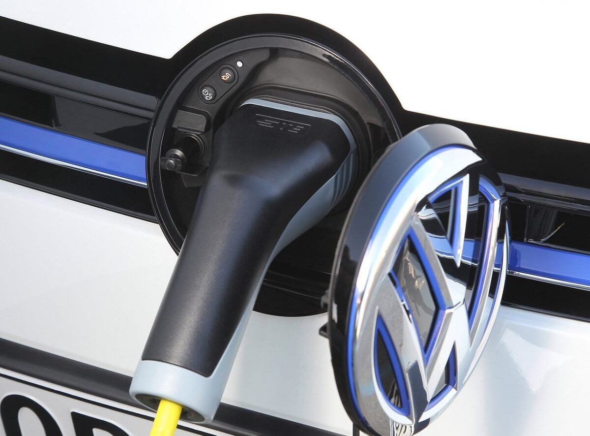 Volkswagen-Golf_GTE-2015 (2).jpg