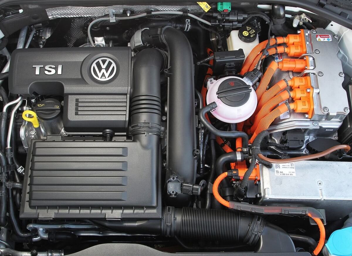 Volkswagen-Golf_GTE-2015 (3).jpg