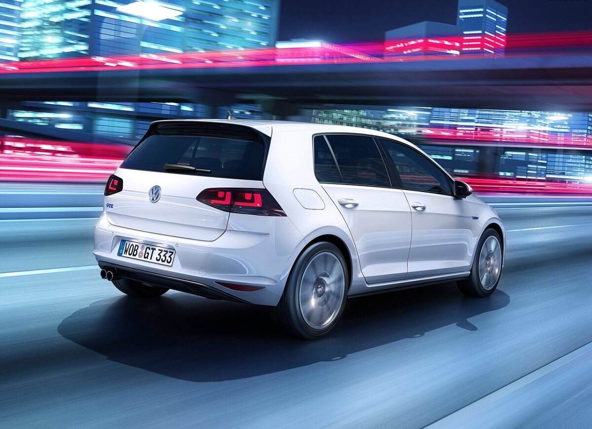 Volkswagen-Golf_GTE-2015 (4).jpg