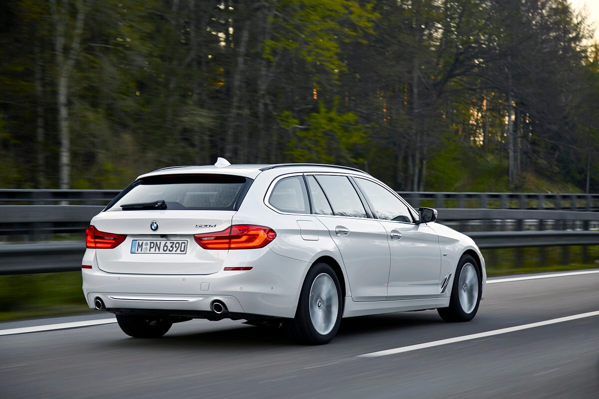 BMW 5 Touring Luxury Line.jpg