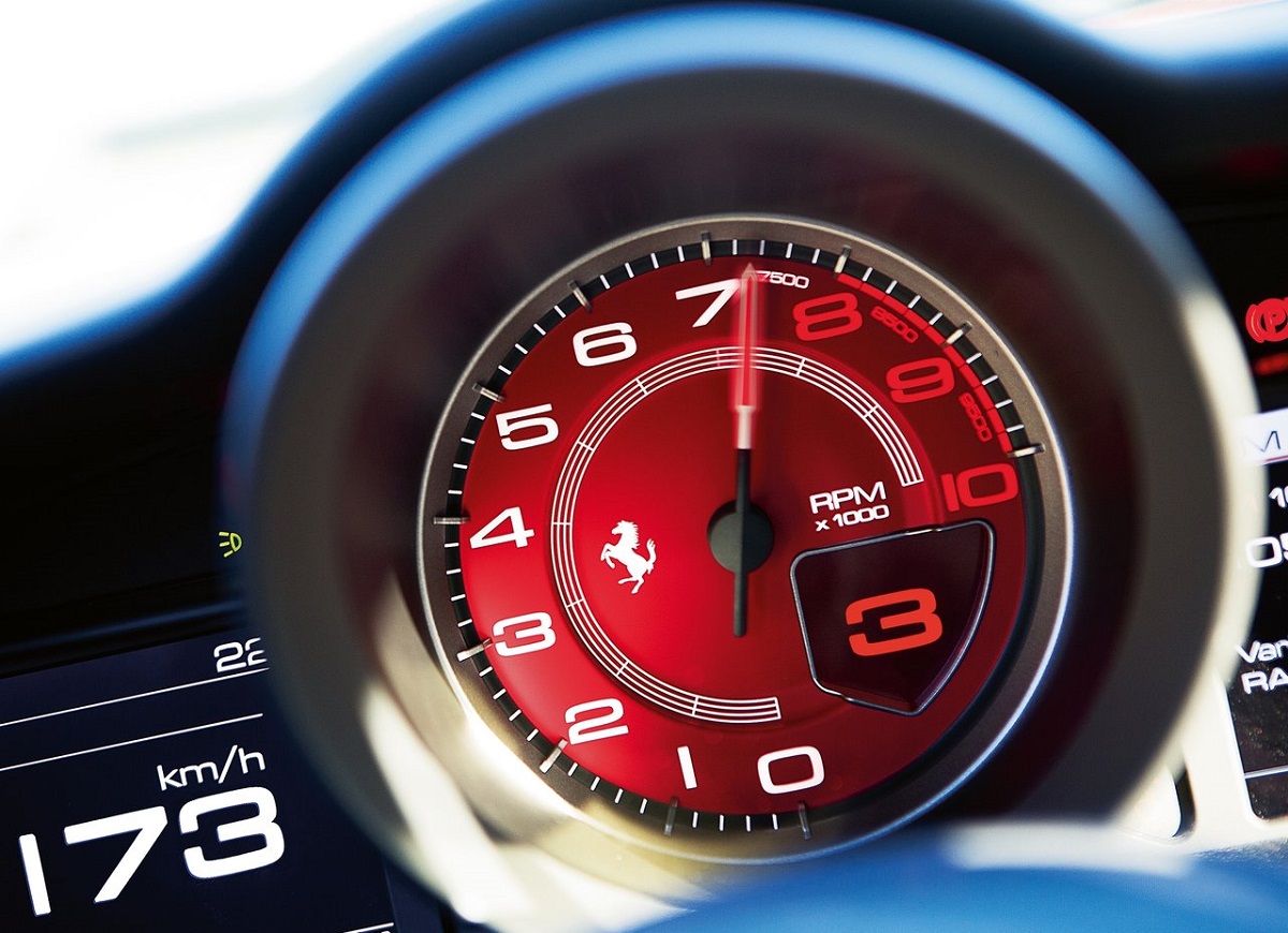 Ferrari-488_GTB-2016.jpg