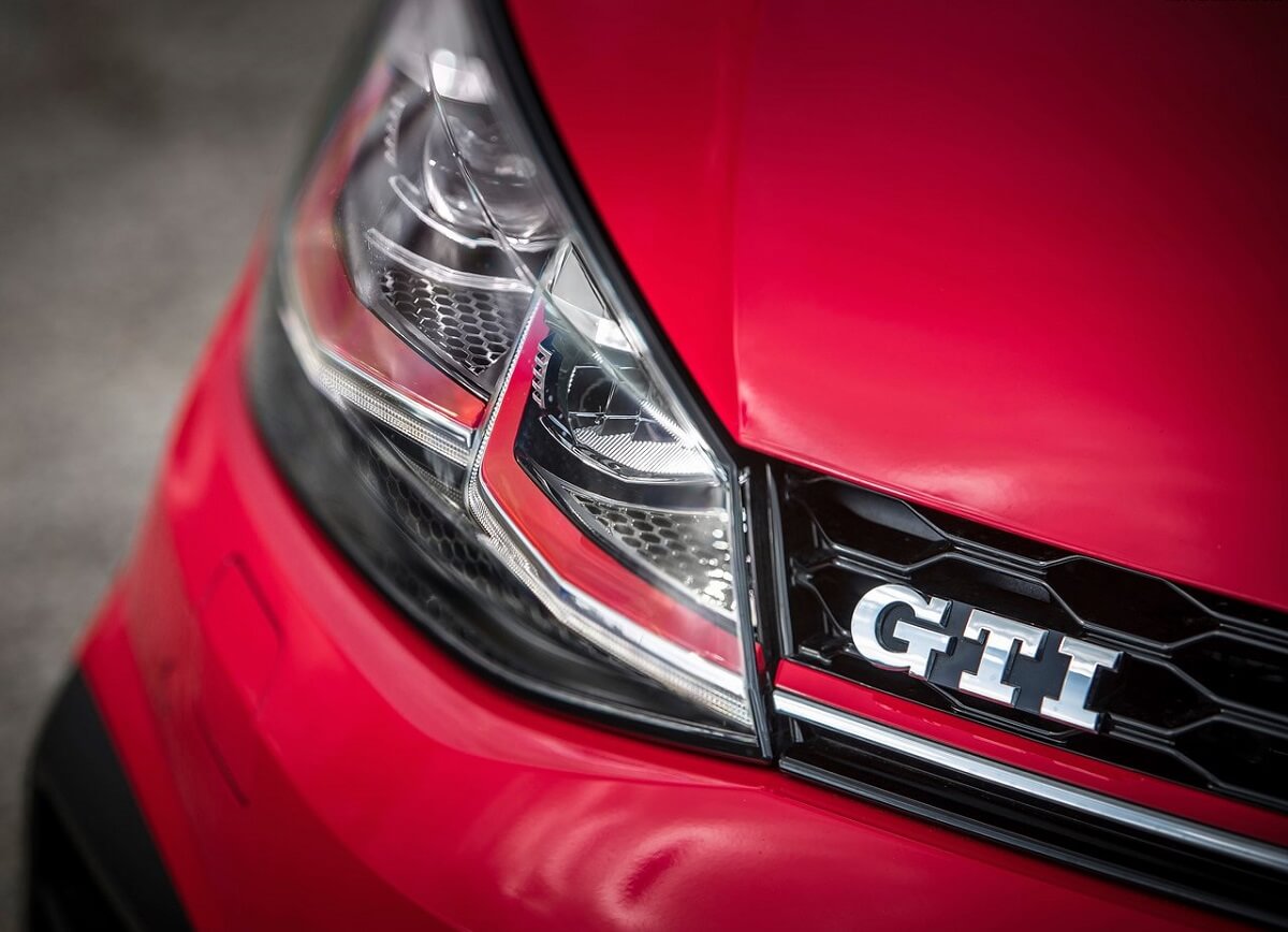 Volkswagen-Golf_GTI (3).jpg