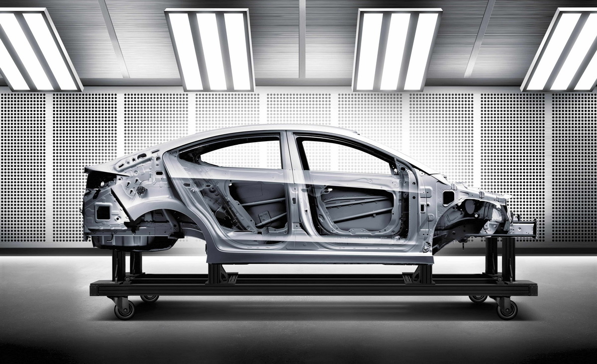 ELANTRA 車體53%採用超高剛性鋼材.jpg