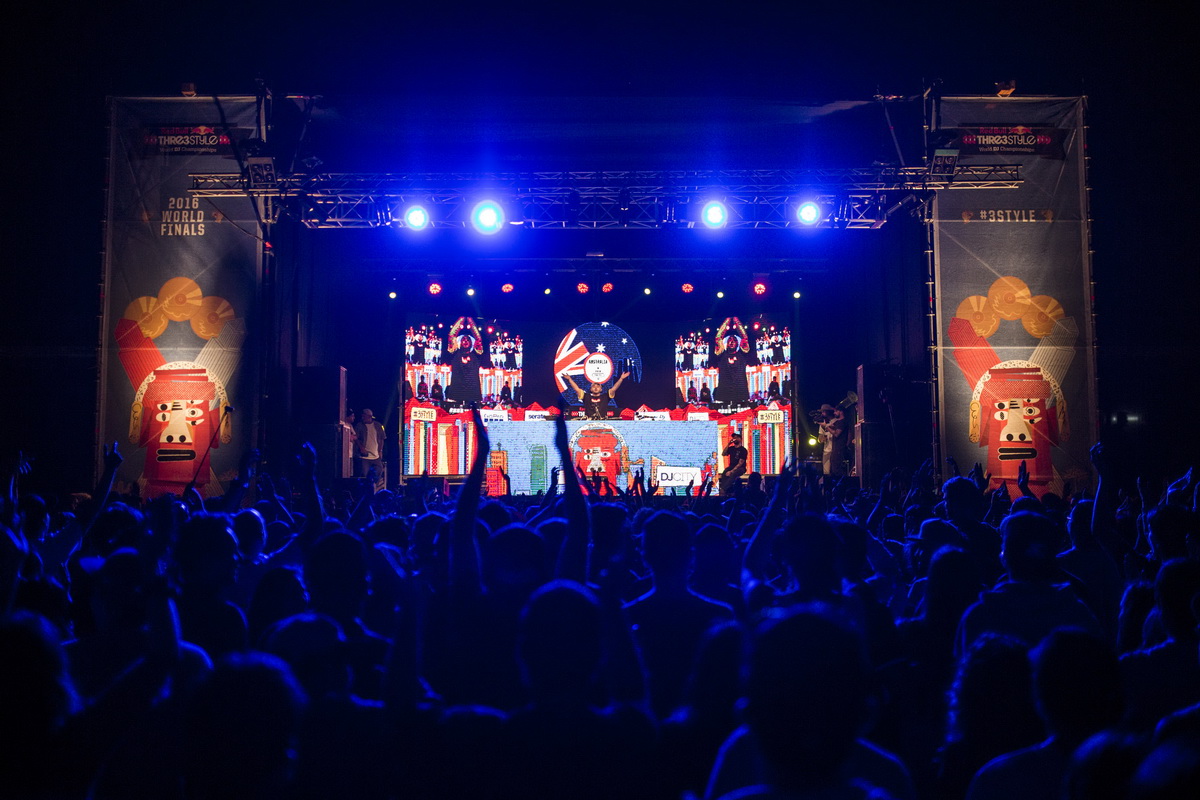 1. Red Bull 3Style是一場吸引全球頂尖DJ齊聚展現絕頂混音技巧的音樂比賽盛事.jpg