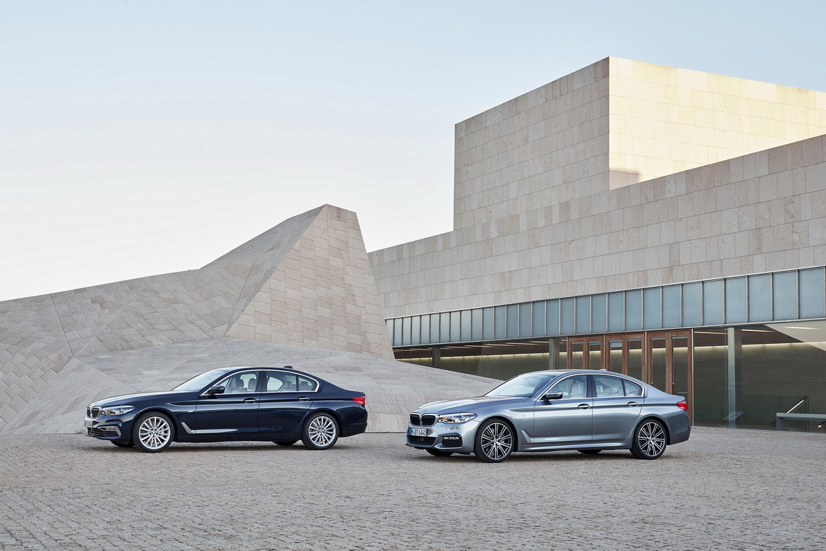 [新聞照片一] 全新BMW大5系列搭載Luxury Line風格套件(左)、全新BMW大5系列搭載M款跑車化套件(右).jpg