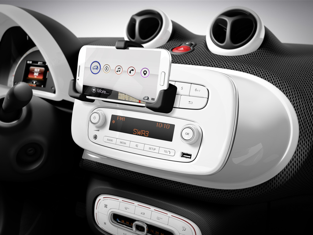 smart推出全新smart cross connect 提供smart車主隨身隨行應用程式，將科技與時尚小車完美結合.jpg