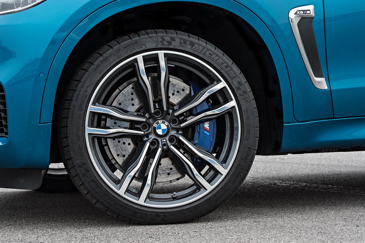 [新聞照片三] 全新BMW X5 M、BMW X6 M升級21吋五幅雙肋式M款輪圈.jpg