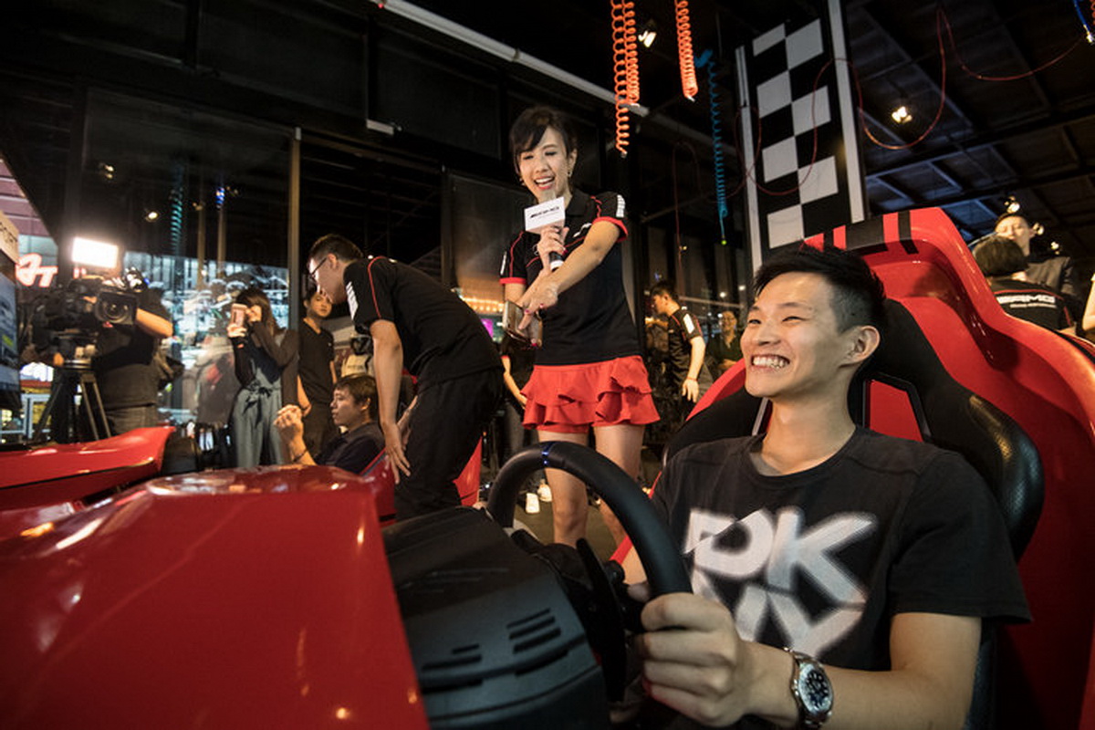 AMG車主搶先體驗SONY PlayStation®4(PS4™)賽車遊戲「跑車浪漫旅」系列最新力作『Gran Turismo Sport』的極速快感.jpg