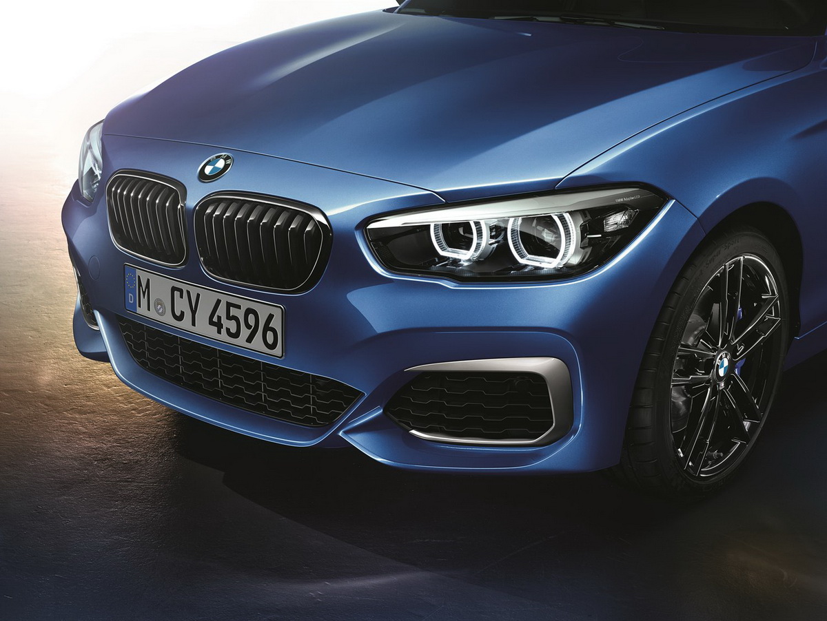 [新聞照片二]全新BMW 1系列Shadow Edition搭載全新燻黑設計的LED頭燈及黑色腎型水箱護罩.jpg