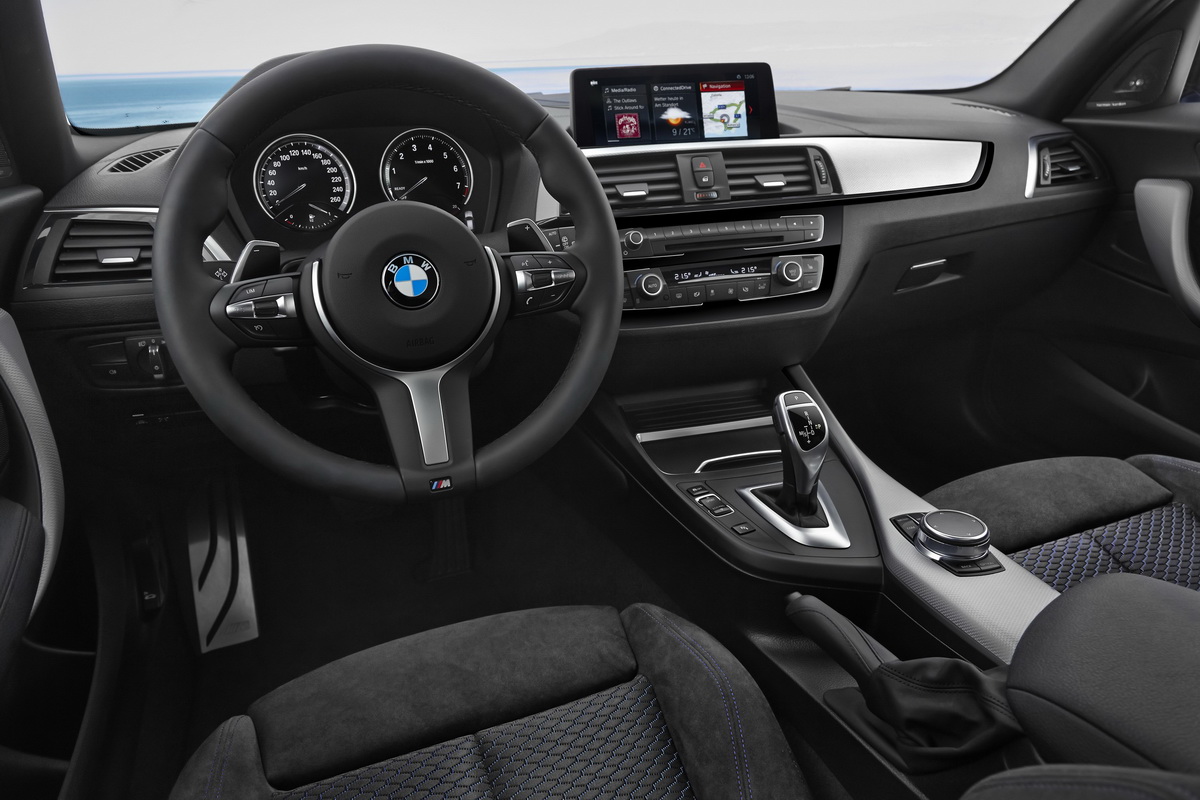 [新聞照片四] 全新BMW 1系列Shadow Edition全新運動化跑格座艙中的內裝質感大幅提升.jpg