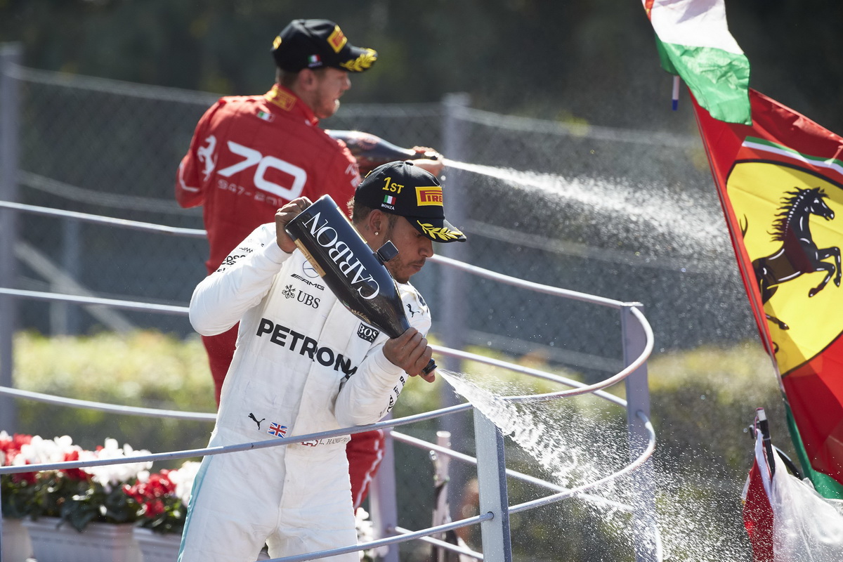 Lewis Hamilton於Scuderia Ferrari車隊主場順利稱霸.jpg