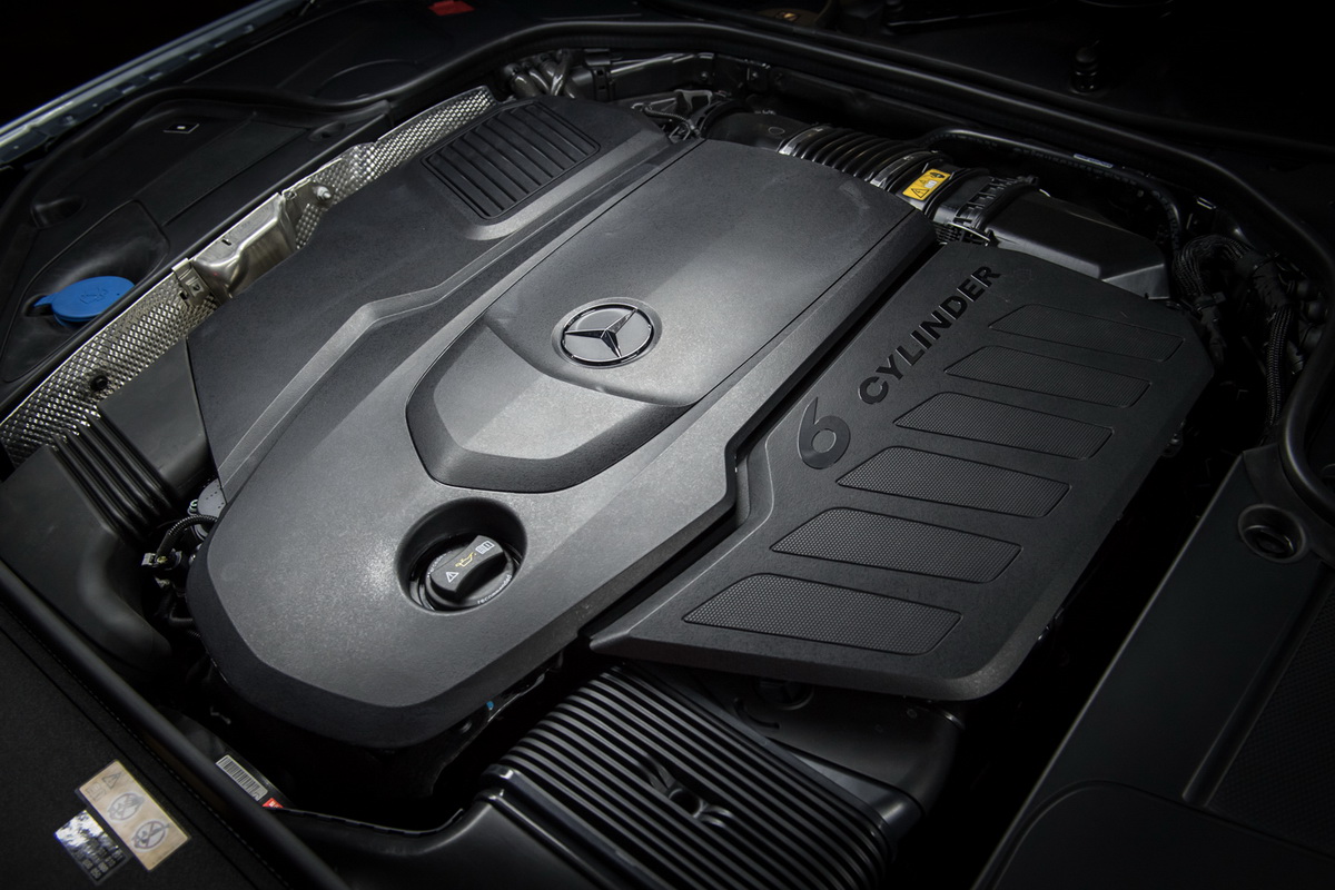S350d運動版與S350d L搭載全新研發的3.0升直列六缸柴油引擎，不僅符合嚴苛排放法規，最大馬力更優化許多.jpg