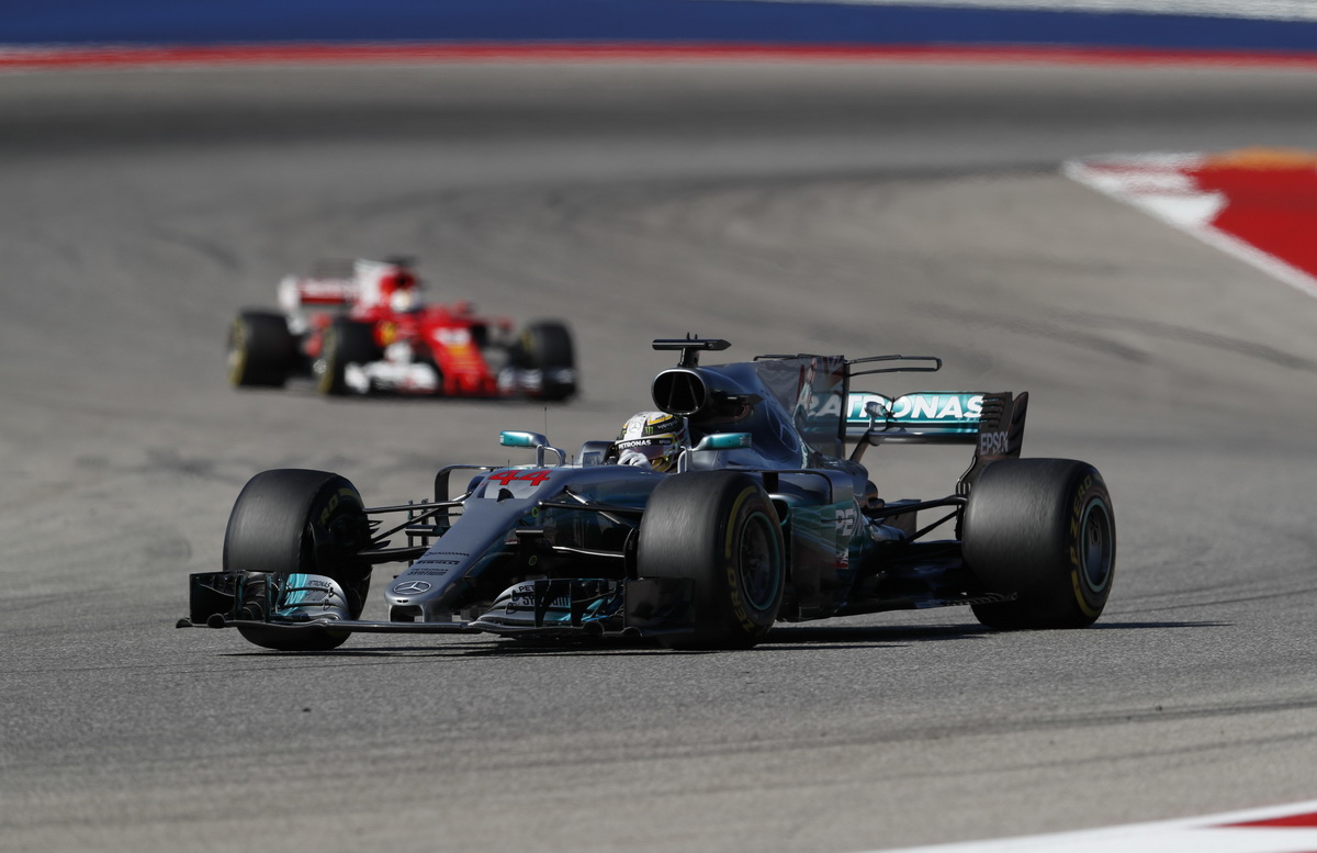 Lewis Hamilton輕鬆以1分33.108秒的單圈成績刷新場地紀錄，更因此拿下桿位，將桿位紀錄再次往前推進.jpg