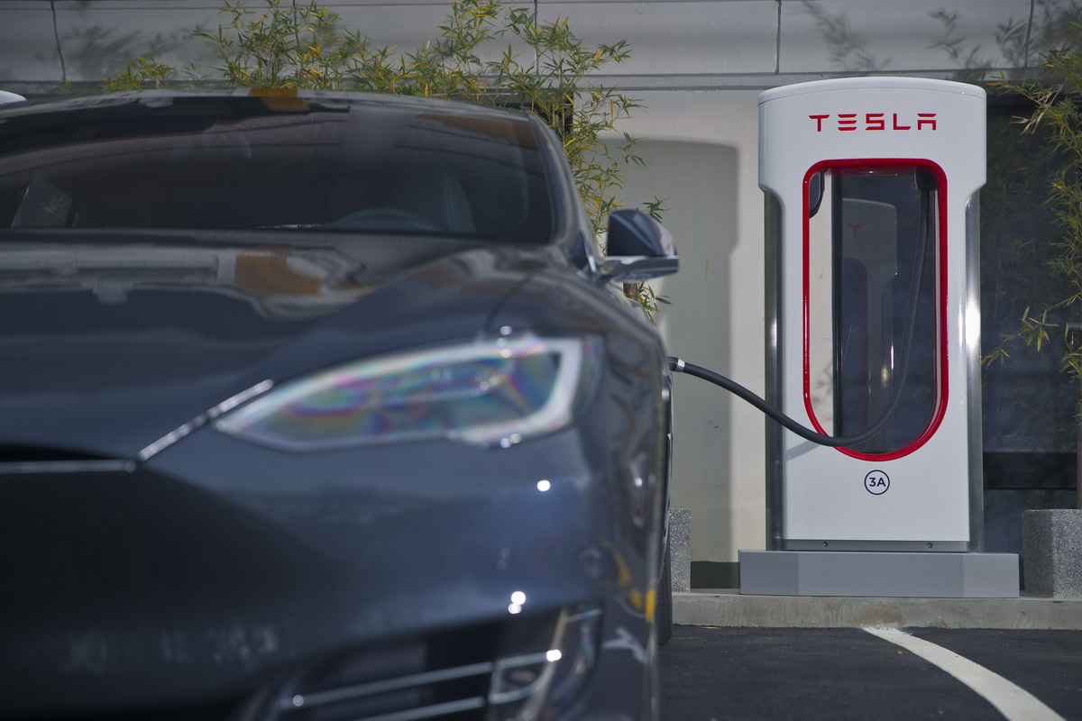 Tesla超級充電站.jpg
