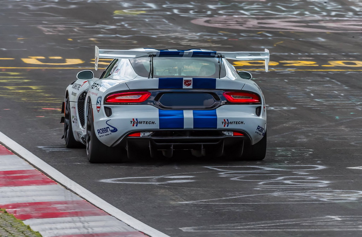 2017-dodge-viper-acr-in-preparation-for-nrburgring-lap-record-attempt_100615557_h.jpg