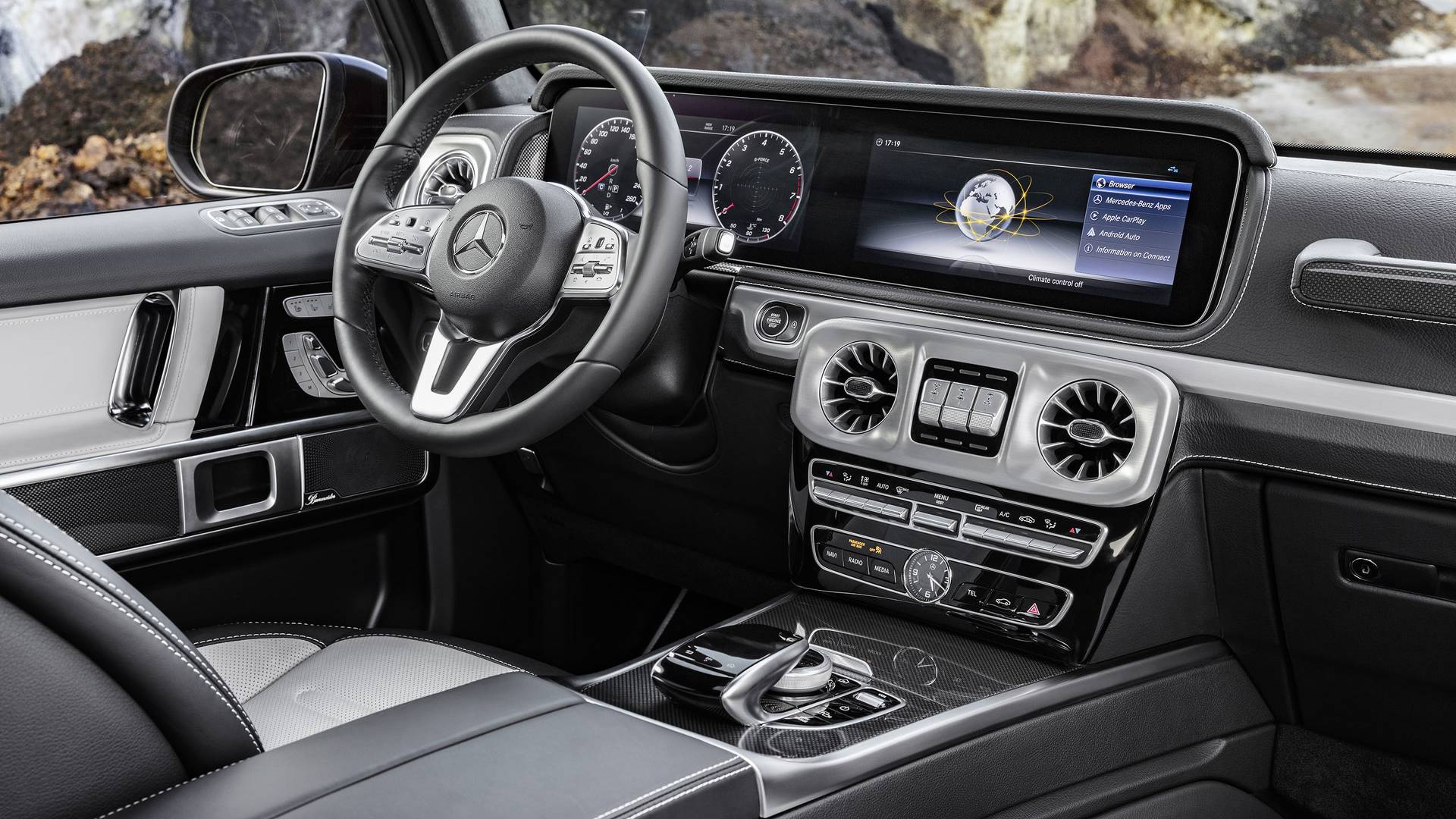 2019-mercedes-benz-g-class-interior (1).jpg