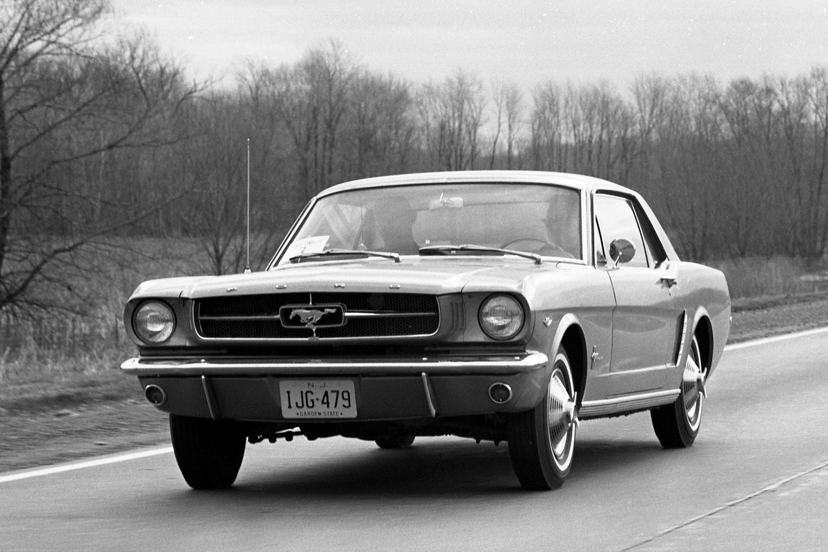 1964_April_Ford_Mustang_introduction_rally_neg_138322-205.jpg