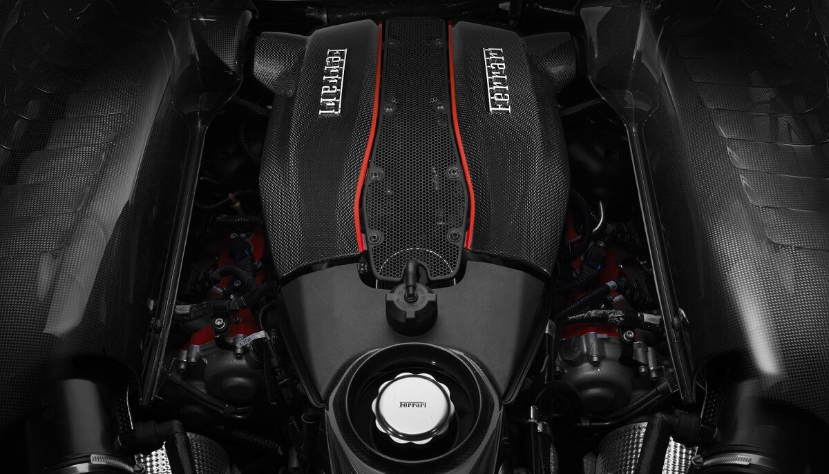 Ferrari 488 Pista_engine_1.jpg