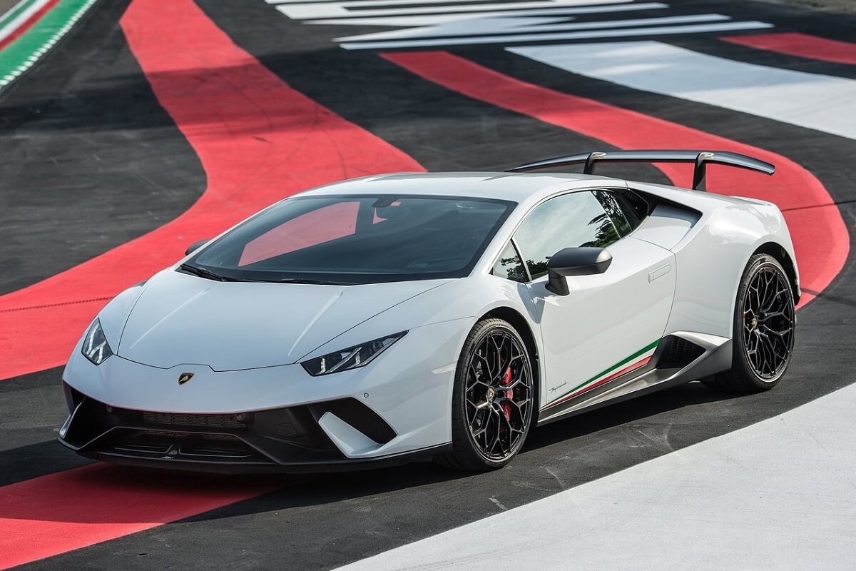 Lamborghini-Huracan_Performante-2018 (1).jpg