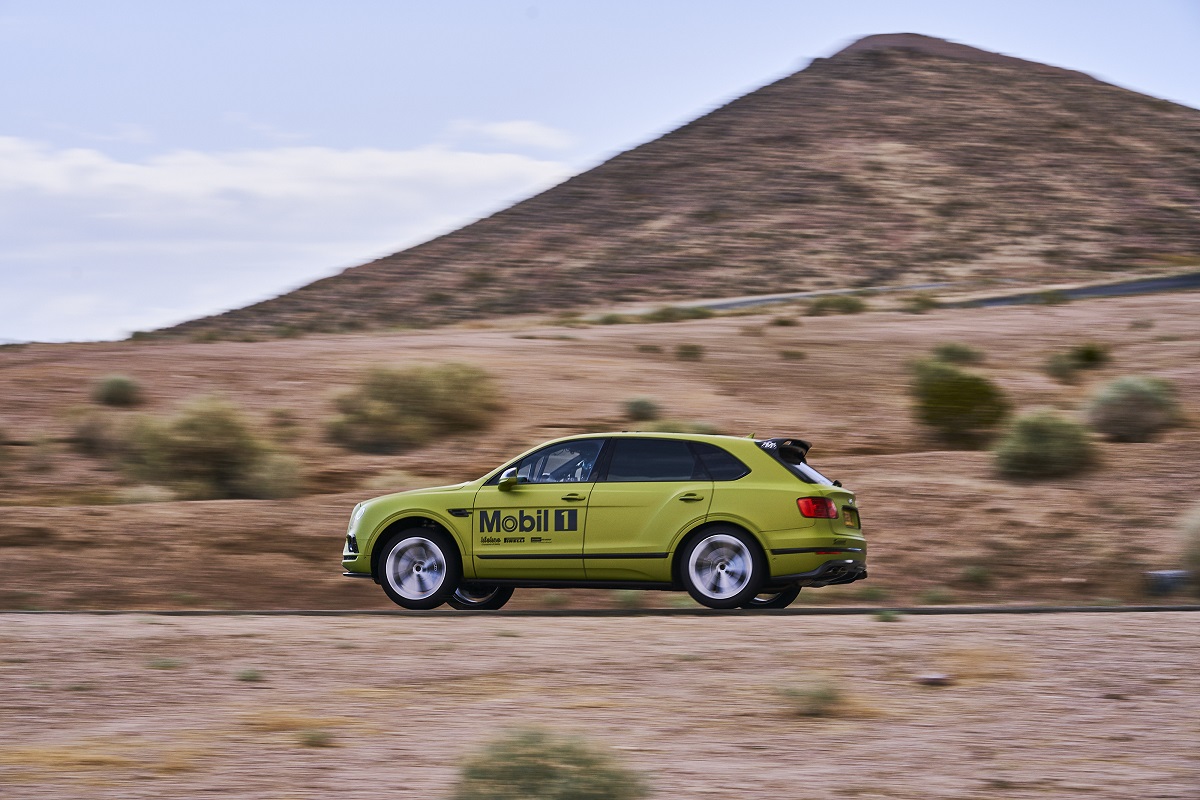 Bentayga Ready to Race to the Clouds_02.jpg