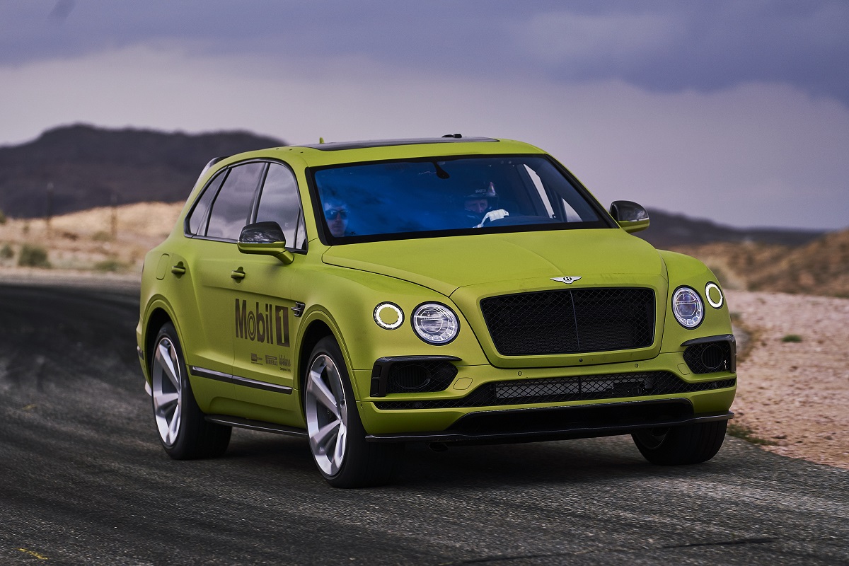 Bentayga Ready to Race to the Clouds_03.jpg