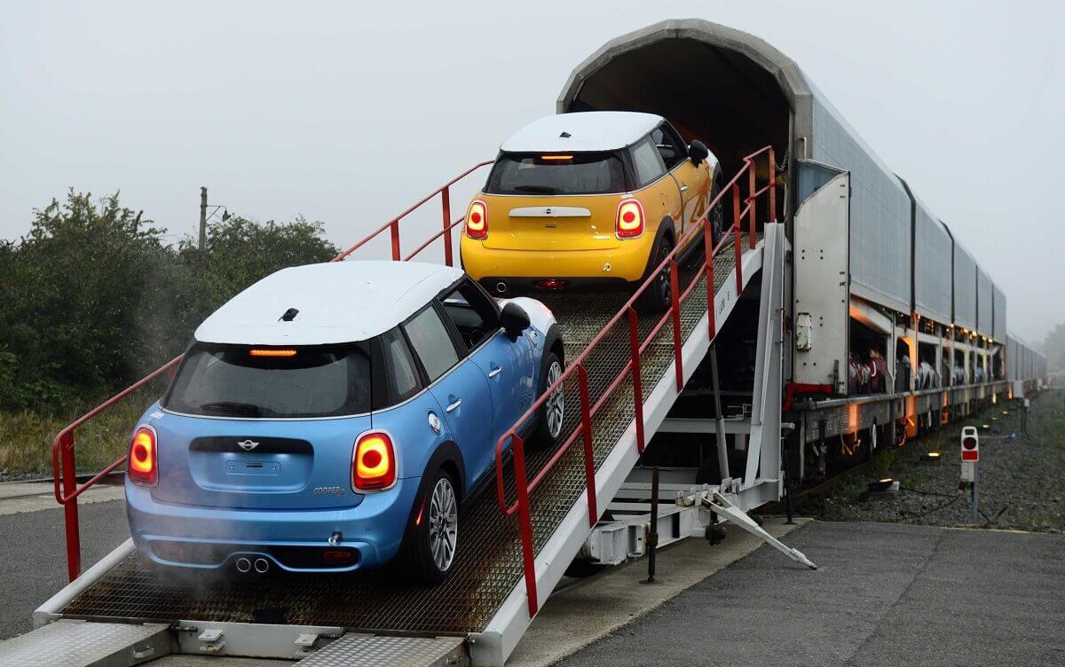 P90161707-two-minis-driving-up-the-ramp-on-to-the-train-at-mini-plant-oxford-s-railhead-2393px.jpg