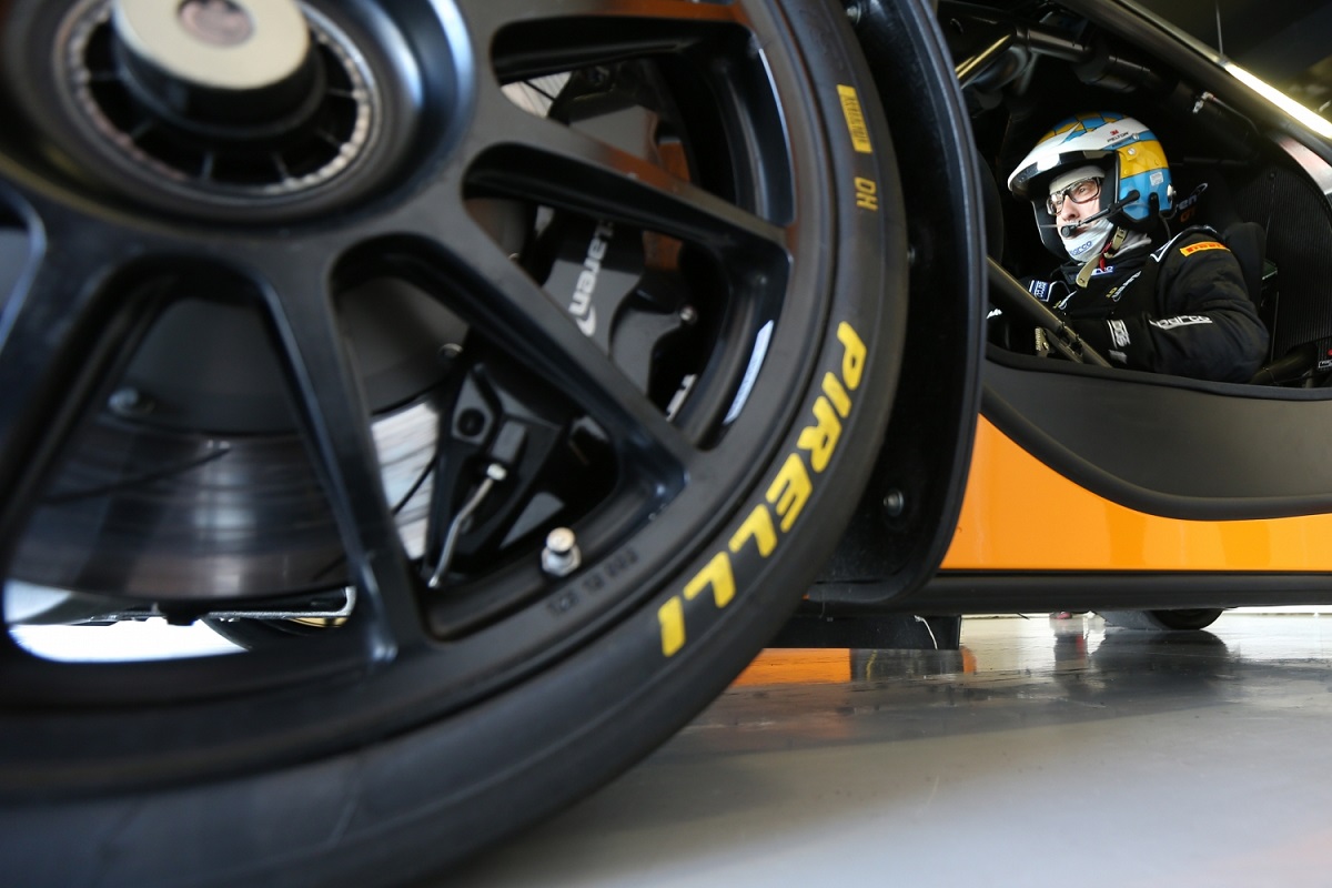 9237-Kenny+Brack_McLaren+Automotive+Chief+Test+Driver_1.jpg