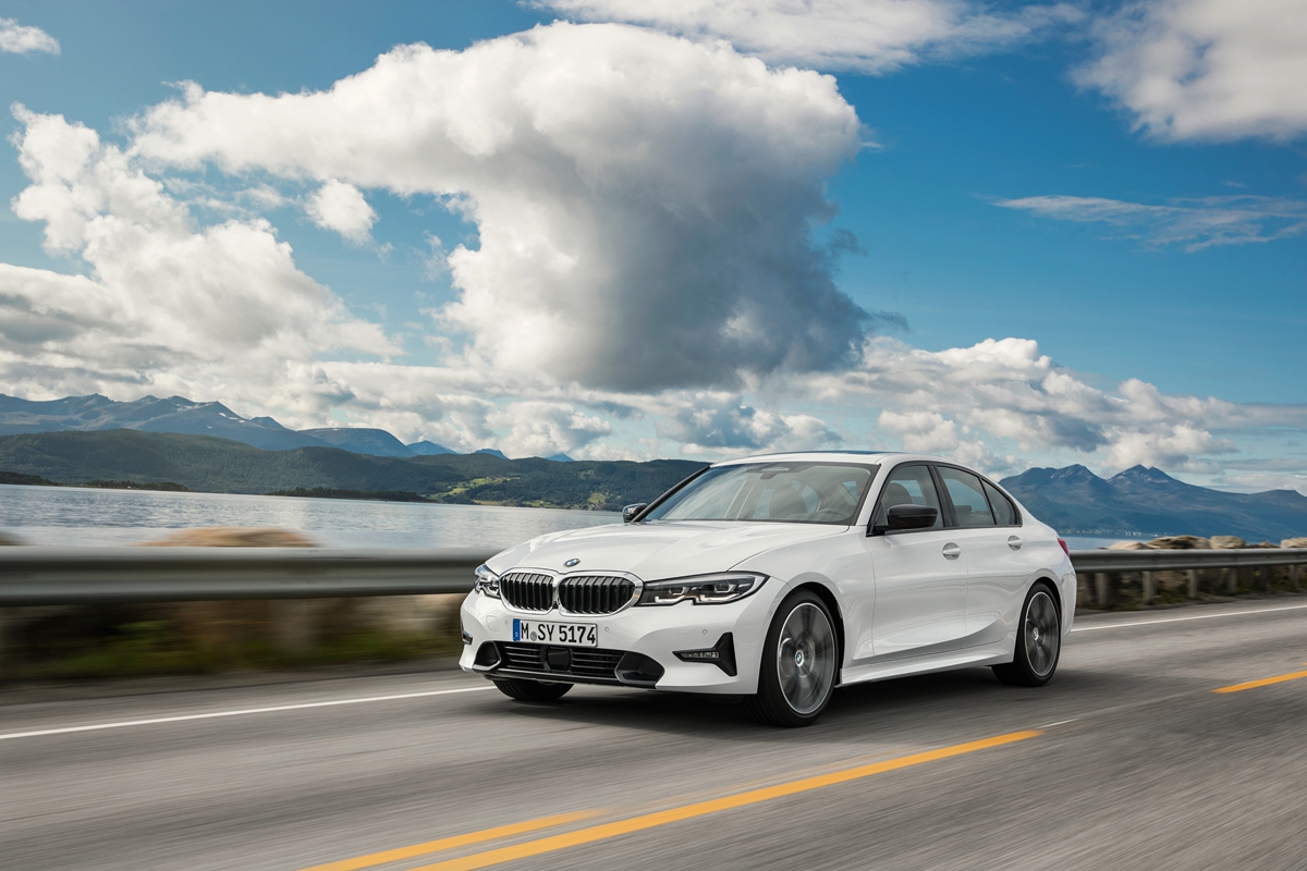 P90323702_highRes_the-all-new-bmw-3-se.jpg