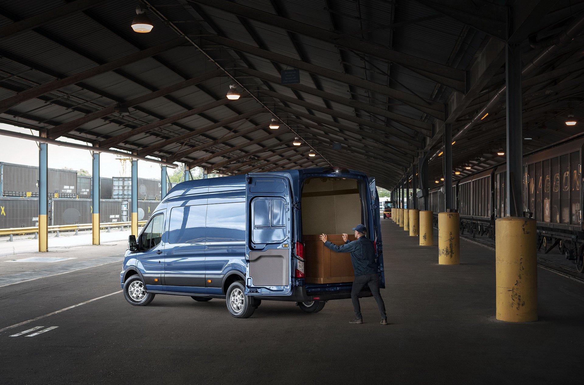 5232d8b1-ford-all-new-transit-two-tonne-custom-connect-5.jpg