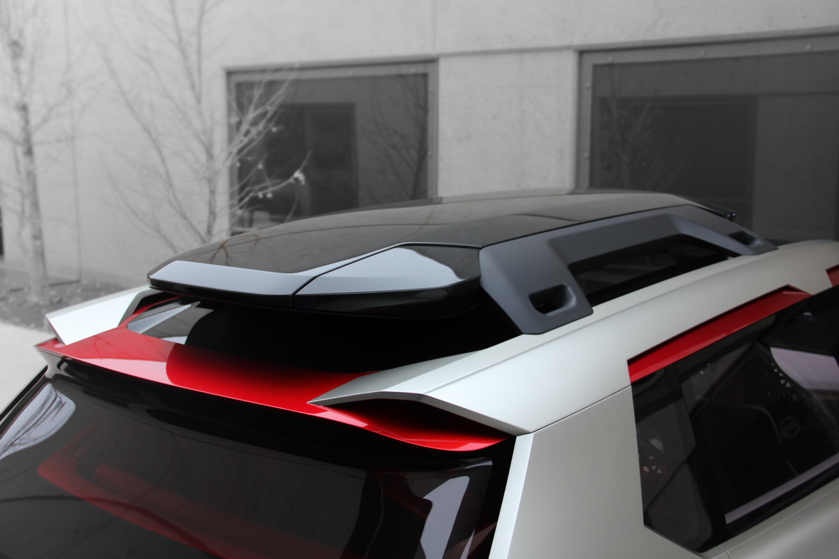 Nissan_Xmotion_Concept___Photo_17.jpg