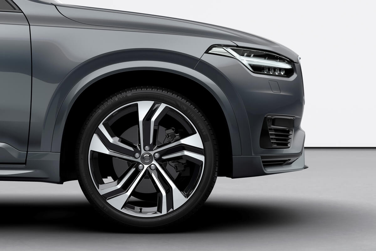 248306_The_refreshed_Volvo_XC90_R-Design_T8_Twin_Engine_in_Thunder_Grey.jpg