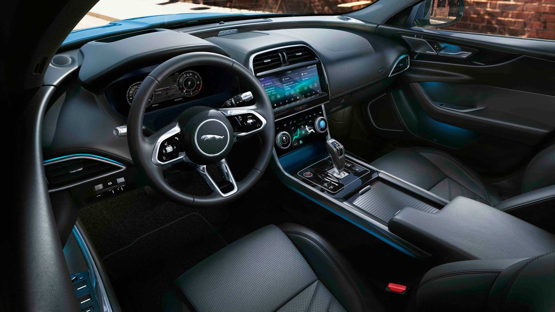 2020-jaguar-xe (19).jpg